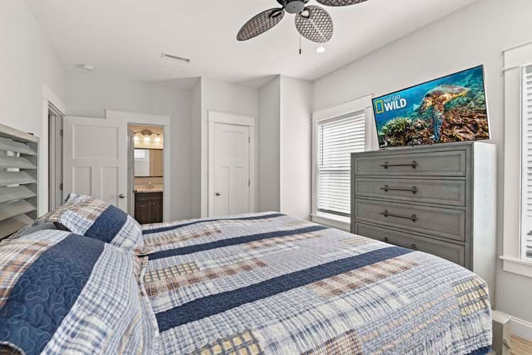 1st Floor King with Private Bath (7)