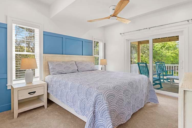 1st Floor King with Private Bath