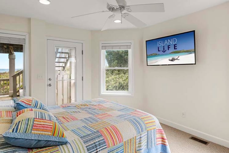 1st Floor Queen with Private Bath