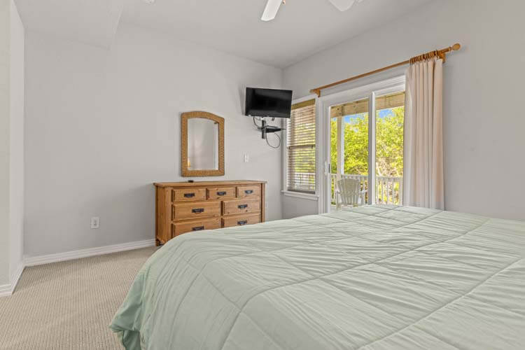 1st Floor King with Private Bath