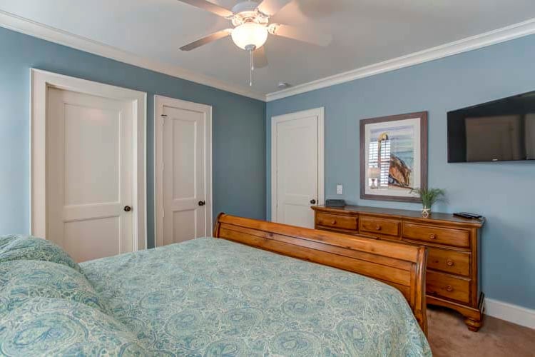 1st Floor Oceanside King with Private Bath