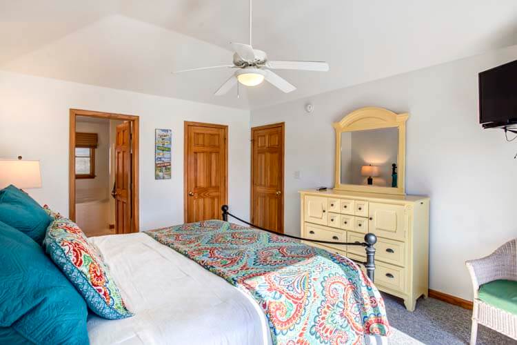 2nd Floor King with Private Bath