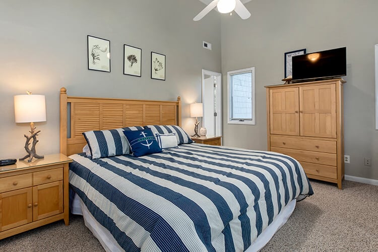 2nd Floor King with Private Bath