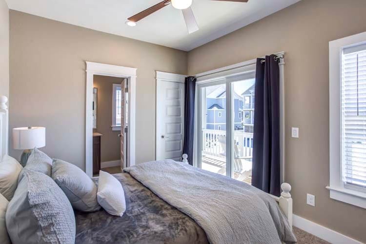 1st Floor Queen with Private Bath