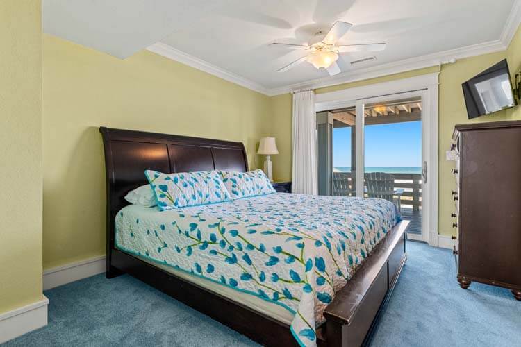 1st Floor King with Private Bath