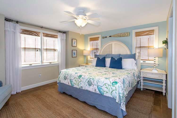 1st Floor King with Private Bath