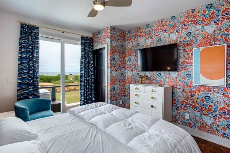 1st Floor King with Private Bath (NE)