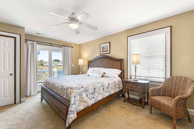 1st Floor King with Private Bath