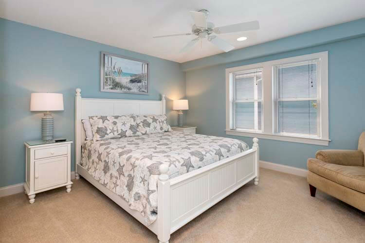 1st Floor King Bedroom