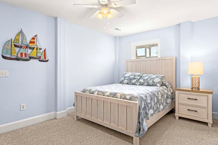 Ground Floor Queen with Private Bath