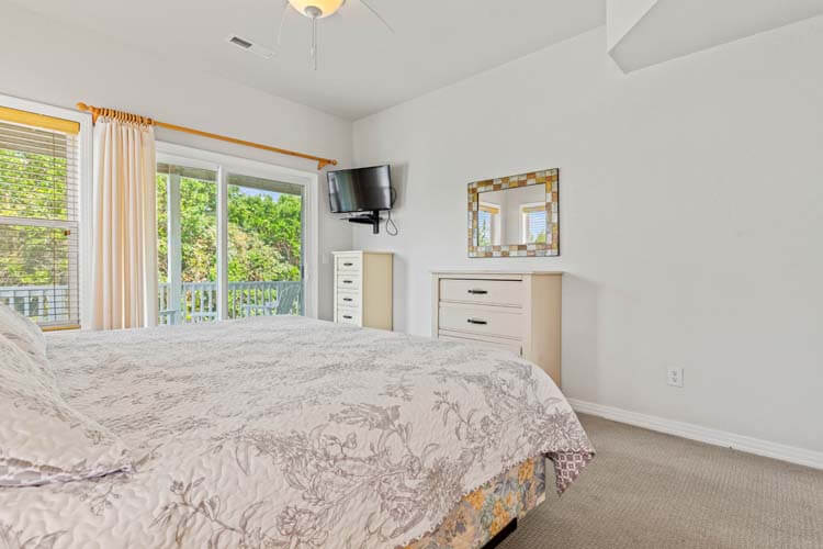 1st Floor King with Private Bath