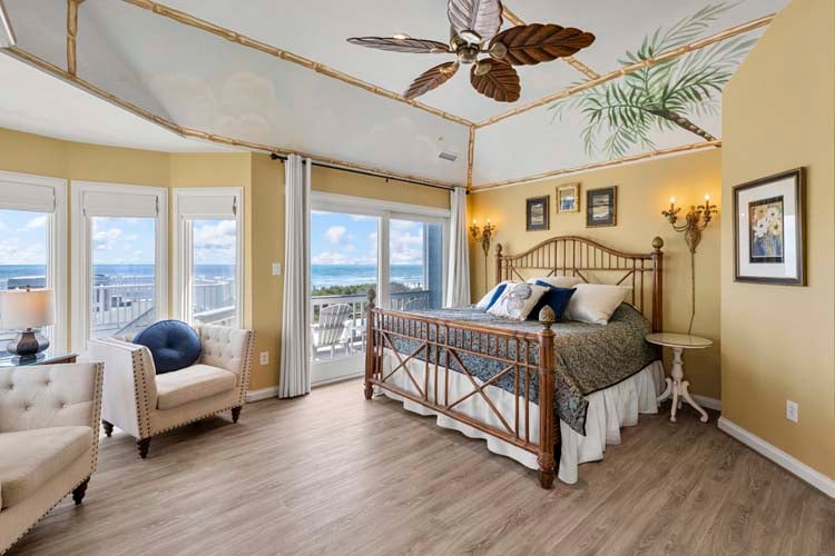 2nd Floor King with Private Bath