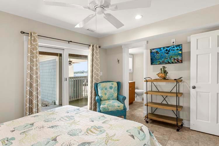 Ground Floor Queen with Private Bath