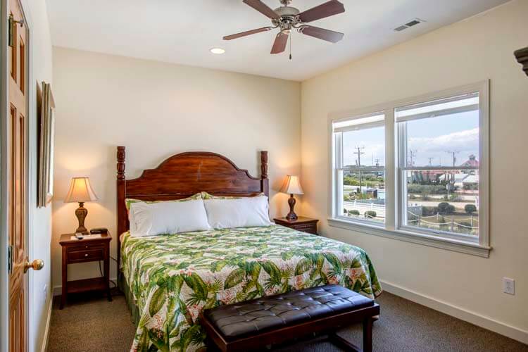 1st Floor King with Private Bath (6)