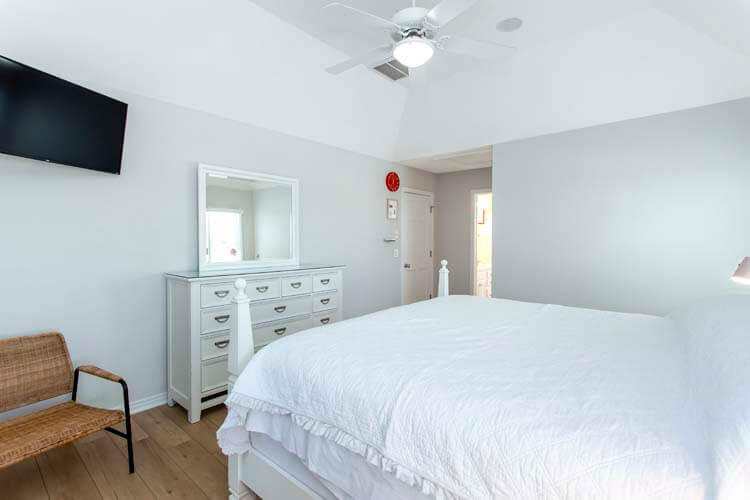 2nd Floor King with Private Bath