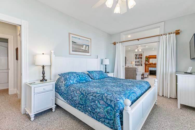 1st Floor King with Shared Bath