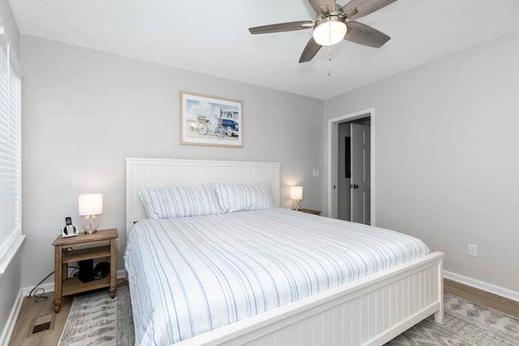 1st Floor King with Private Bath