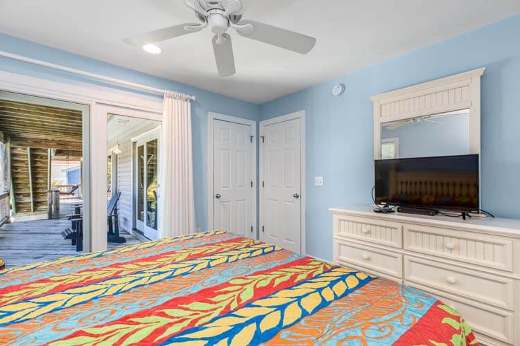 1st Floor King with Private Bath