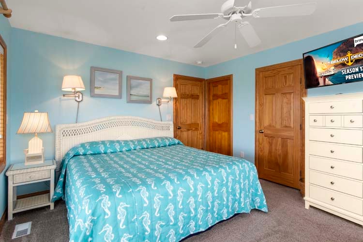 1st Floor King with Private Bath