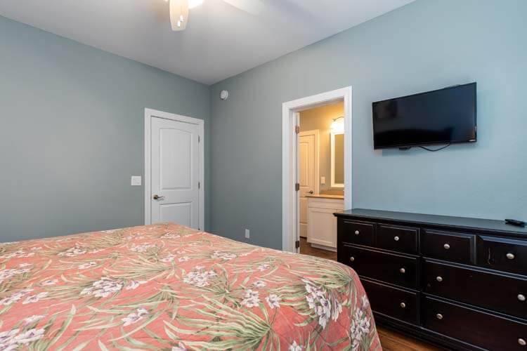 1st Floor King with Private Bath (10)