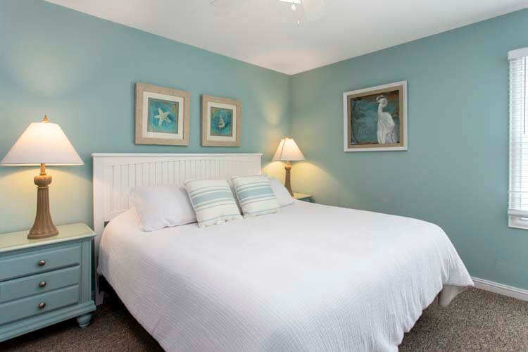 1st Floor King with Shared Bath