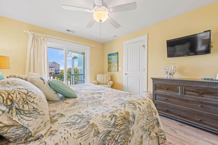 1st Floor King with Private Bath