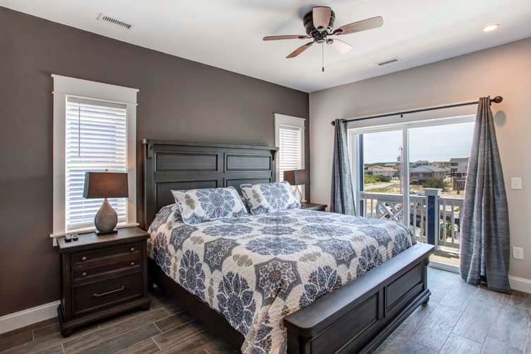 1st Floor King with Private Bath (4)