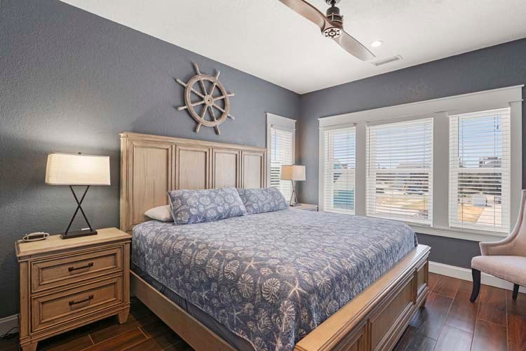 1st Floor King with Private Bath (3)