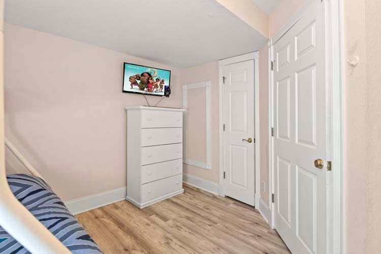 Ground Floor Pyramid Bunks with Shared Bath