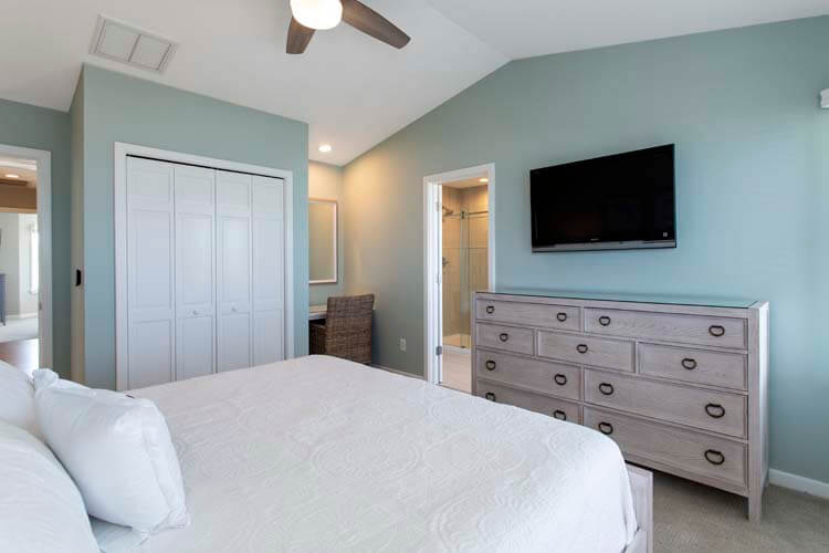 2nd Floor King with Private Bath