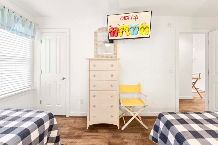 1st Floor Twins with Private Bath