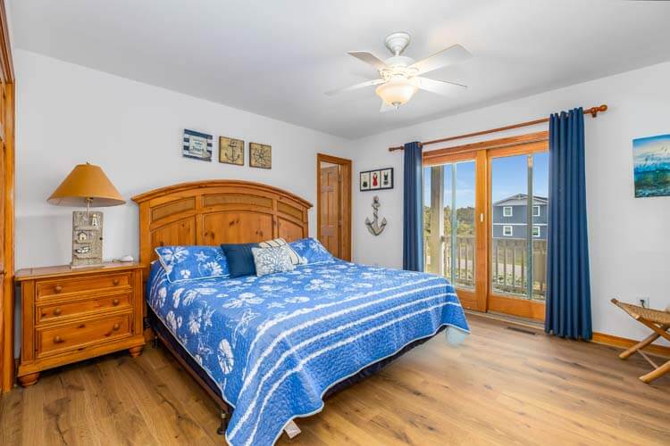 1st Floor King with Private Bath