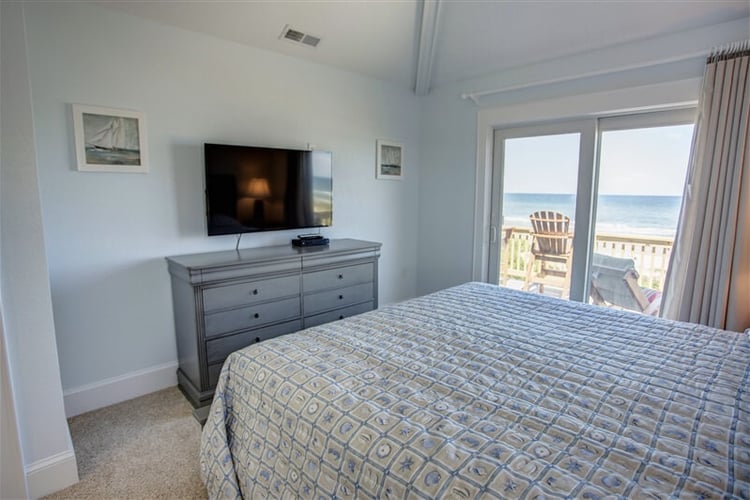 2nd Floor King with Private Bath