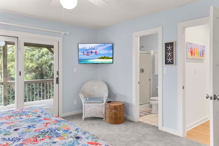 1st Floor King with Private Bath