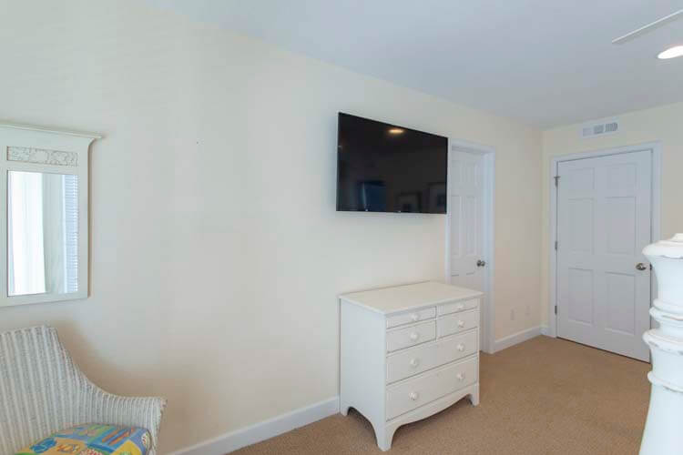 1st Floor King with Private Bath