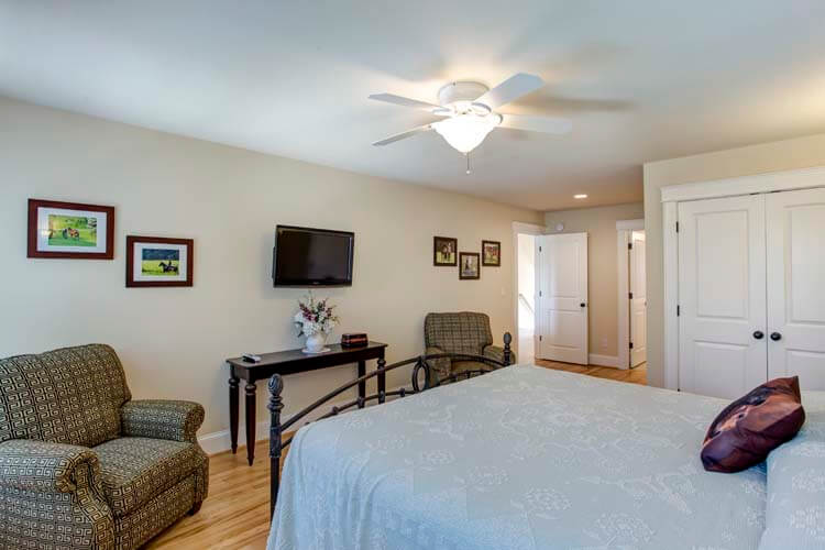 1st Floor King with Private Bath