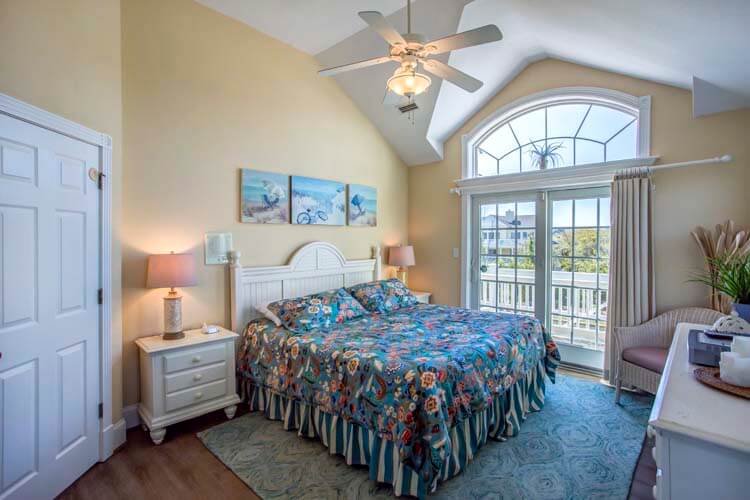 2nd Floor King with Private Bath