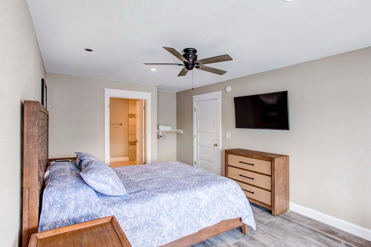 Ground Floor Queen with Private Bath (17)