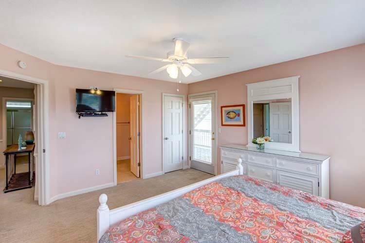 1st Floor King with Private Bath