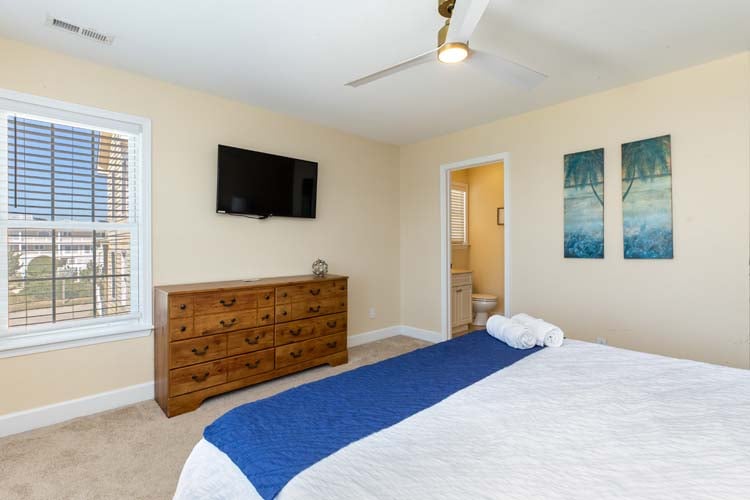 1st Floor King with Private Bath