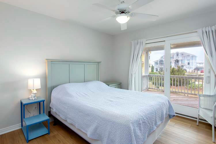 1st Floor Queen Bedroom