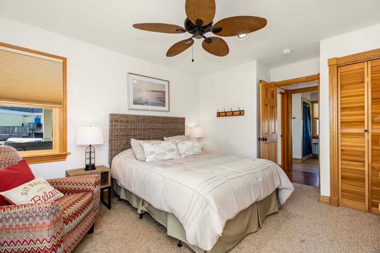 1st Floor Queen Bedroom