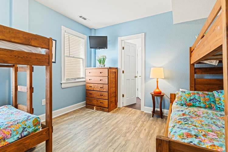 Ground Floor Pyramid & Twin Bunk with Shared Bath