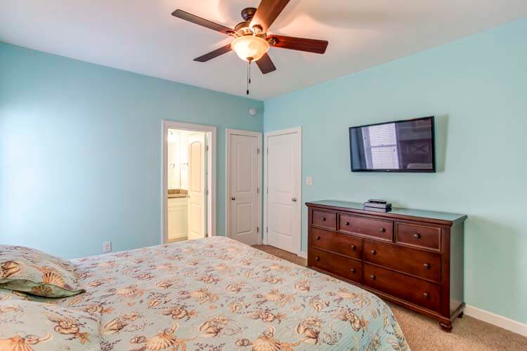 1st Floor King with Private Bath