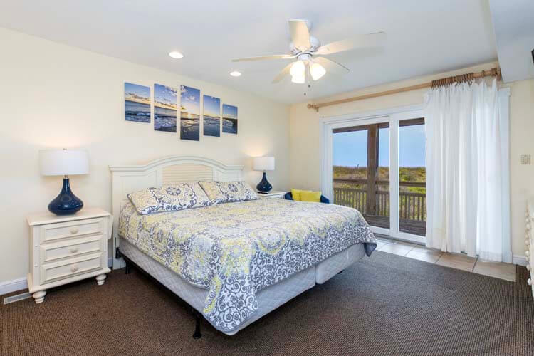 1st Floor King with Private Bath