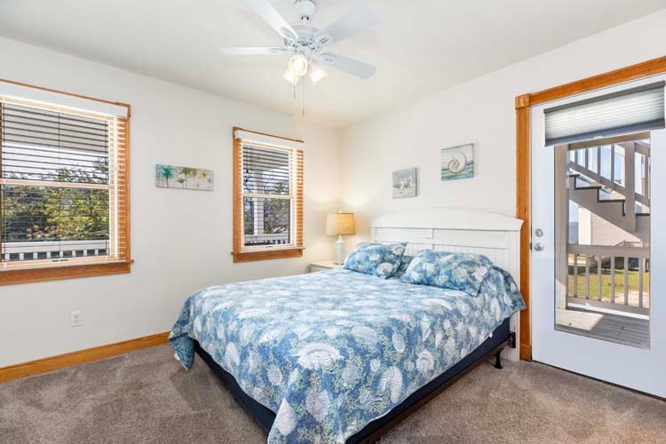 1st Floor Queen with Private Bath