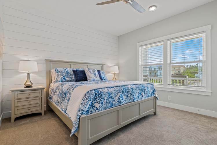 1st Floor King with Private Bath