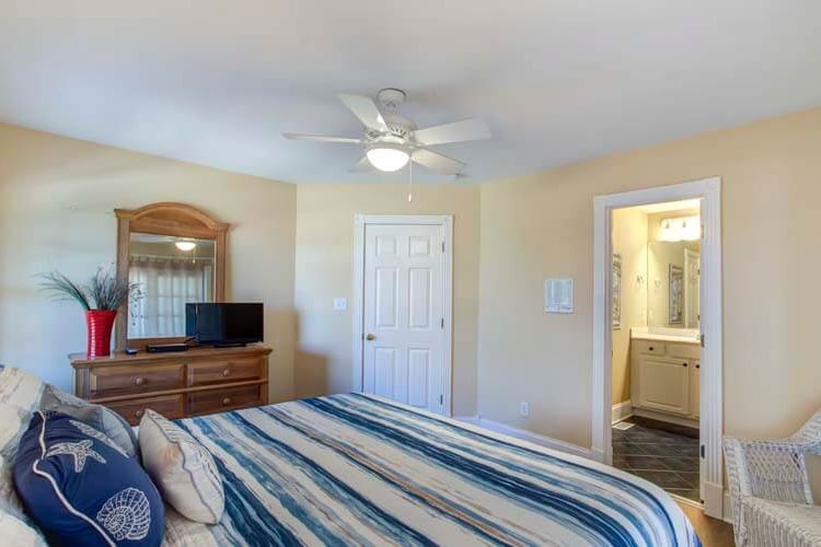 1st Floor King with Private Bath