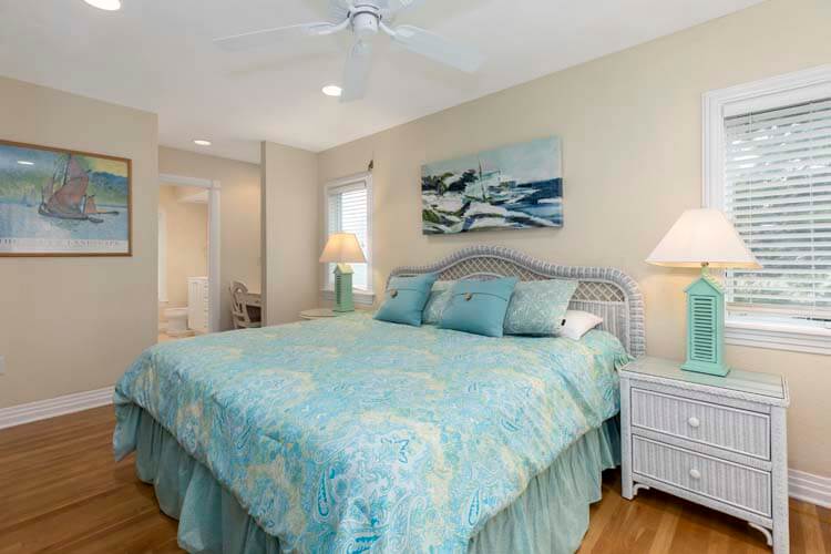 1st Floor Soundside King with Private Bath