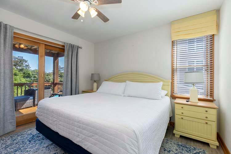 1st Floor King with Private Bath